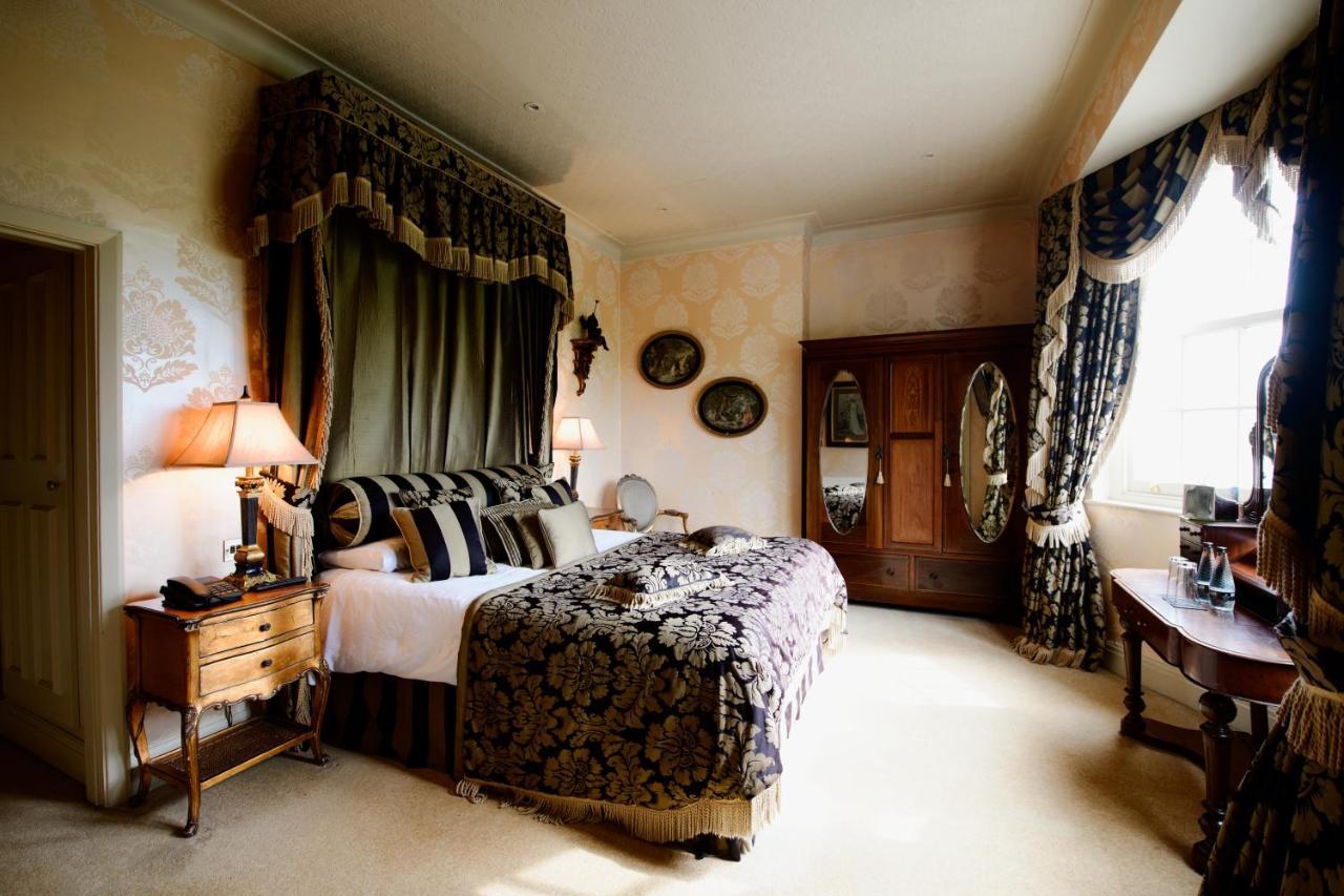 Ye Olde Bell Hotel & Spa เร็ทฟอร์ด ภายนอก รูปภาพ