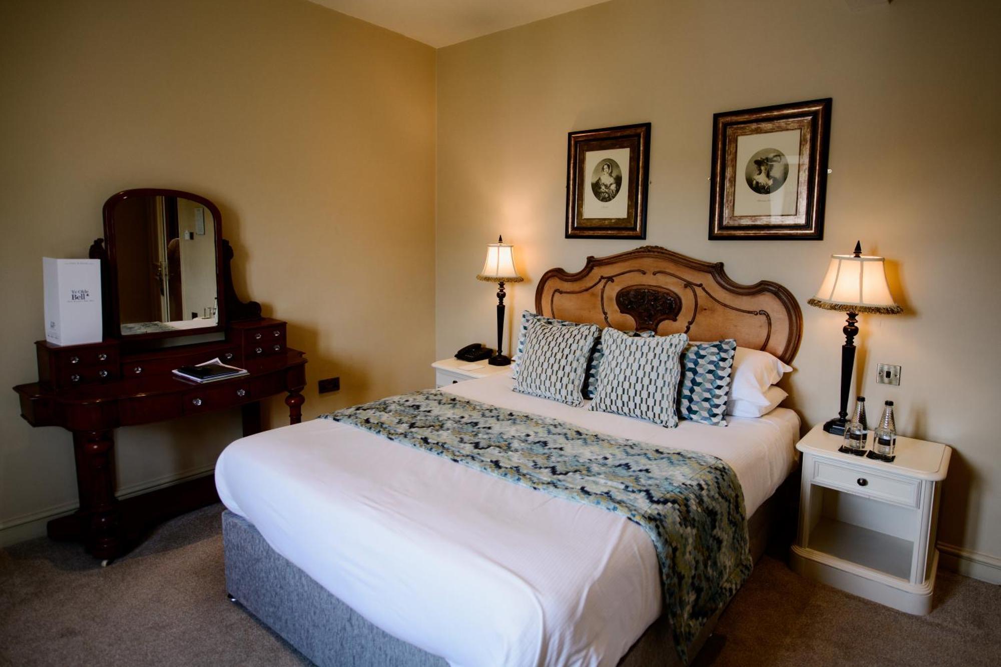 Ye Olde Bell Hotel & Spa เร็ทฟอร์ด ภายนอก รูปภาพ
