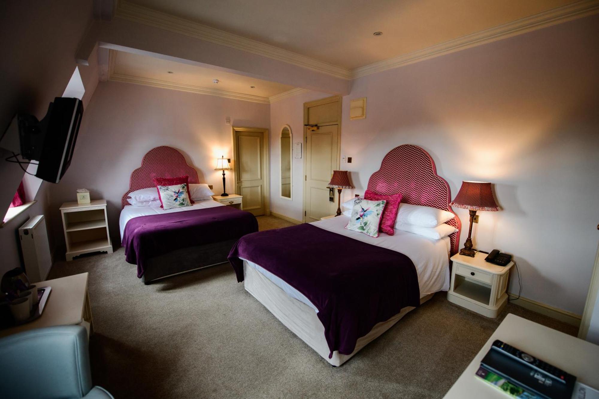Ye Olde Bell Hotel & Spa เร็ทฟอร์ด ภายนอก รูปภาพ